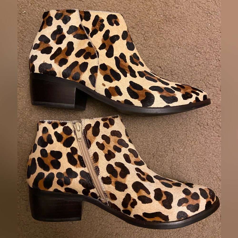 Brand new never worn hair on hide leopard print booty 8.5.